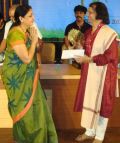 Kataha Dance Award to Nandkishore Kapote Felicitated By Mrs. Sunetra Ajitdada Pawar in the presence of Film Actor Upendra Limaye